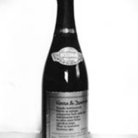 Imanol Lazkanoren bertsoak dituen txanpan botila, bere ilobaren ezkontzarako egina --