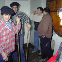 xdz4_arg/xdz4_arg/xdz4_arg_d/xdz4_arg_d290/bertso eskola argazkiak kronika/Txirrita-Errota/Kupeletik hartzera.jpg