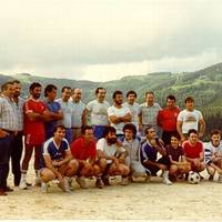 ANTZUOLA, bertsolari eta bertsozaleen arteko futbol partidua -