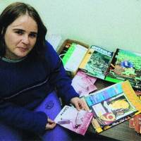 BERTSOLARI GAZTEAK ISPILUAREN AURREAN -  ESTITXU AROZENA : BIZITZA OSOAN BERTSOTAN SEGITU NAHI EZ DUEN  BERTSOLARIA -