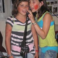 xdz4_arg/xdz4_arg/xdz4_arg_000441/xdz4_arg_000441_044_Haurrak mikroan.jpg