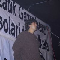 xdz4/xdz4_arg/xdz4_arg_d/xdz4_arg_d132/xdz4_arg_d132_2002-04-00 sariketa plazatik gaztetxera - IRATI/xdz4_arg_d132_2002-04-00_Sariketa plazatik gaztetxera - IRATI_Bertsoak Lazkano.jpg