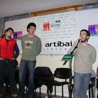 xdz4/xdz4_arg/xdz4_arg_d/xdz4_arg_d346/xdz4_arg_d346_2005-03-01 bbk sariketa/xdz4_arg_d346_2005-03-01_bbk sariketa_2005-03-01 Leako eta Bilboko nagusiak.jpg