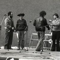 xdz4_arg/xdz4_arg/xdz4_arg_d/xdz4_arg_d119/xdz4_arg_d119_Eskolartekoak I/xdz4_arg_d119_Eskolartekoak I_1982/xdz4_arg_d119_Anaderako_Eskolartekoak I_1982_Apolo txapela jasotzen 82.jpg