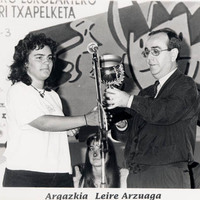 EUSKAL HERRIKO ESKOLARTEKO BERTSOLARI TXAPELKETA (6.a. 1994.  Urruña) -  FINALA -