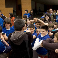 xdz4/xdz4_arg/xdz4_arg_d/xdz4_arg_d533/xdz4_arg_d533_Hasierako-Ginkana-pottokak-xexenak-jolasak/xdz4_arg_d533_Hasierako-Ginkana-pottokak-xexenak-jolasak_Eguerdian txanekin.jpg