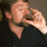 Eskolako hezkuntza paperekora mugatu ohi da -