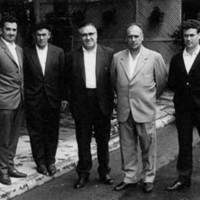 Azpeitian, Loiolan, jatetxe aurrean --