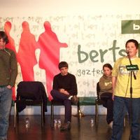 xdz4_arg/xdz4_arg/xdz4_arg_d/xdz4_arg_d128/xdz4_arg_d128_2003 Durango/xdz4_arg_d128_2003 Durango_Xabi Solaguren kantari eta Txaber fernandez.jpg