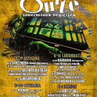 8 urte, laberintoak begiesten