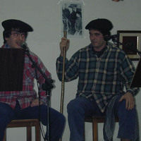 xdz4_arg/xdz4_arg/xdz4_arg_d/xdz4_arg_d290/bertso eskola argazkiak kronika/Txirrita-Errota/Biak exerita, Pello kantuan.jpg