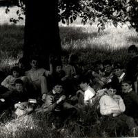 xdz4_arg/xdz4_arg/xdz4_arg_d/xdz4_arg_d119/xdz4_arg_d119_Eskolartekoak I/xdz4_arg_d119_Anaderako_Eskolartekoak_Eskursioa zuhaizpean.jpg