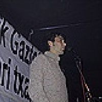 xdz4/xdz4_arg/xdz4_arg_d/xdz4_arg_d132/xdz4_arg_d132_2002-04-00 sariketa plazatik gaztetxera - IRATI/xdz4_arg_d132_2002-04-00_Sariketa plazatik gaztetxera - IRATI_Bertsoak Peru.jpg