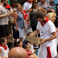 2017-08-08 LIZARRA: Kargak & Deskargak: kaleko bertso eta musika ibiltaria -