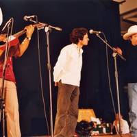 GUILLERMO VELAZQUEZ Y LOS LEONES DE LA SIERRA DE XICHU ETA  JON SARASUA -