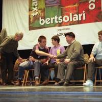 GIPUZKOAKO HERRI ARTEKO BERTSOLARI TXAPELKETA (1.a. 1999) -   FINAL-LAURDENAK -