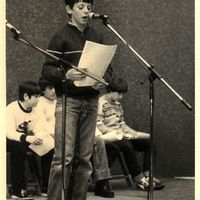 xdz4_arg/xdz4_arg/xdz4_arg_d/xdz4_arg_d119/xdz4_arg_d119_Eskolartekoak I/xdz4_arg_d119_Eskolartekoak I_1982/xdz4_arg_d119_Anaderako_Eskolartekoak I_1982_Apolo kantari 82.jpg