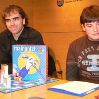 xdz4_arg/xdz4_arg/xdz4_arg_d/xdz4_arg_d432/xdz4_arg_d432_2006-11-28 Mainontzi mahai jokoaren aurkezpena/xdz4_arg_d432_2006-11-28-Mainontzi_Imagen 013.jpg