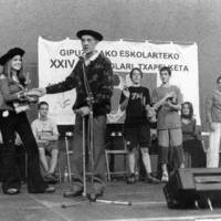 GIPUZKOAKO ESKOLARTEKO BERTSOLARI TXAPELKETA (24.a. 2004.  Zarautz) -  FINALA -
