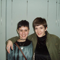 xdz4/xdz4_arg/xdz4_arg_d/xdz4_arg_d505/xdz4_arg_d505_2007-NAFARROA-TXAPELKETA/xdz4_arg_d505_2007-NAFARROA-TXAPELKETA_Bertsolariak, aurkezleak/xdz4_arg_d505_2007-NAFARROA-TXAPELKETA_Bertsolaria,aurkezleak_Alazne Untxalo eta Garazi Taberna.jpg