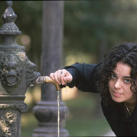 Oihane Enbeita -  Taula gaineko izakia -